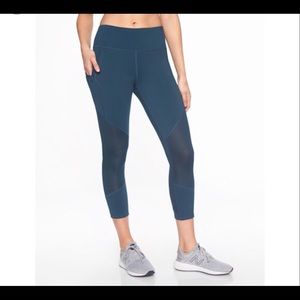 Athleta ✨contender capri leggings 🌈